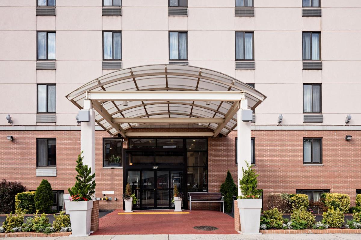 Holiday Inn Express Brooklyn, an IHG Hotel - Housity