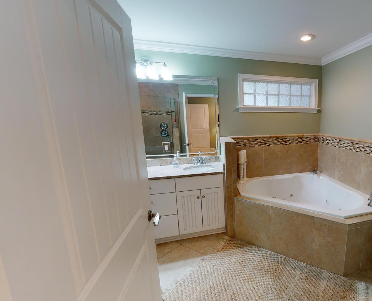 ARRIVE DUPLEX by Jekyll Realty - Housity