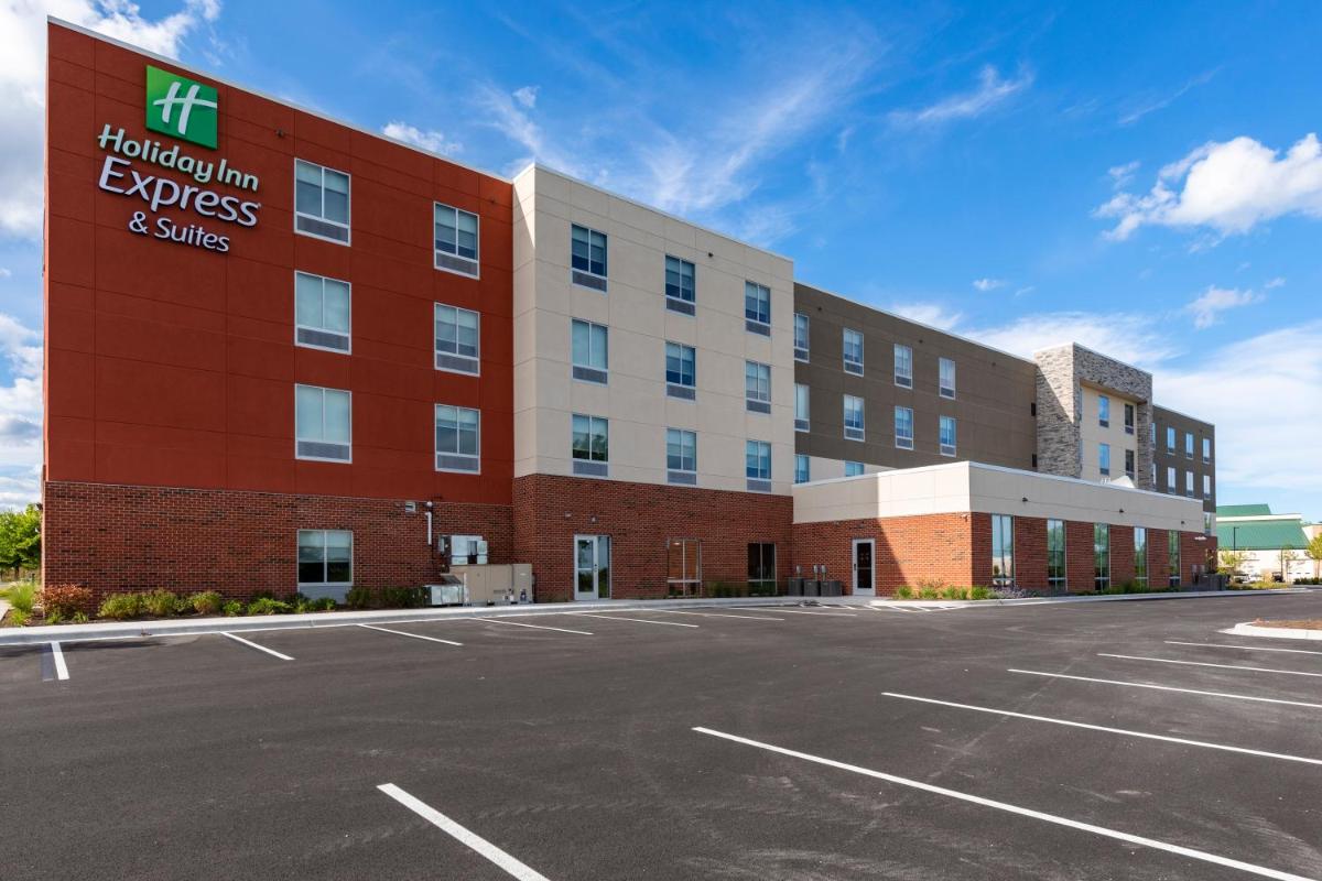 Holiday Inn Express & Suites Chicago - Hoffman Estates by IHG - Housity