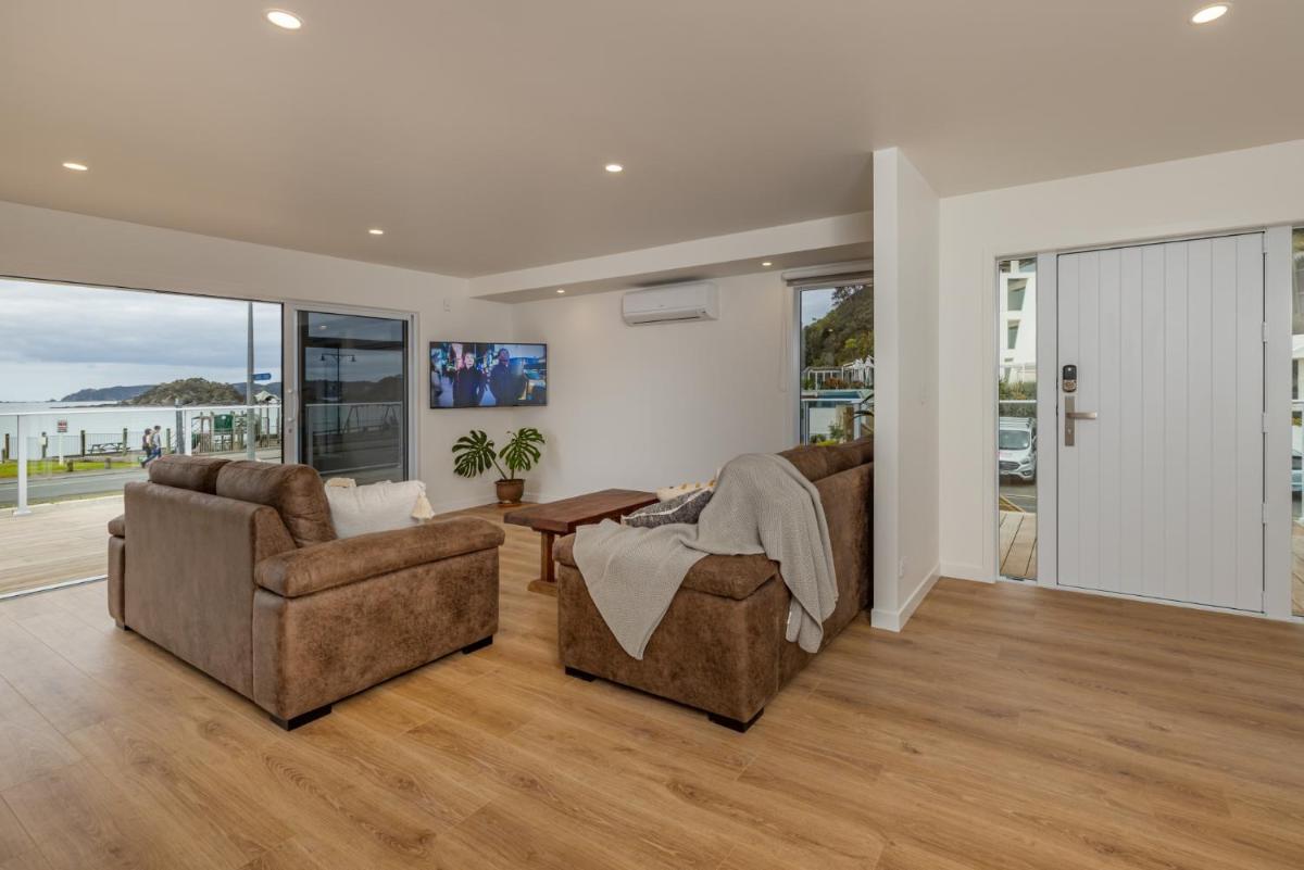 Suitetrails - Waterfront Beach House - Paihia Holiday Home