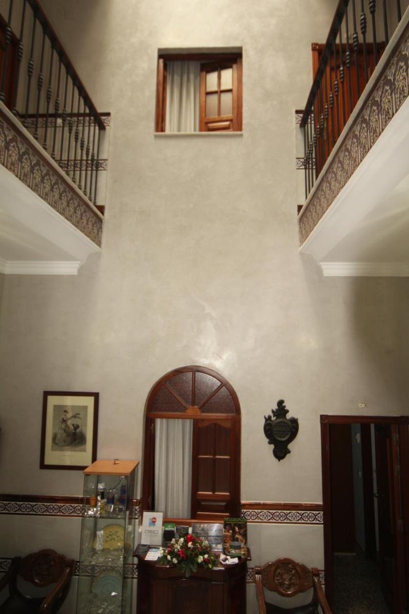 Suitetrails - Hostal Roma