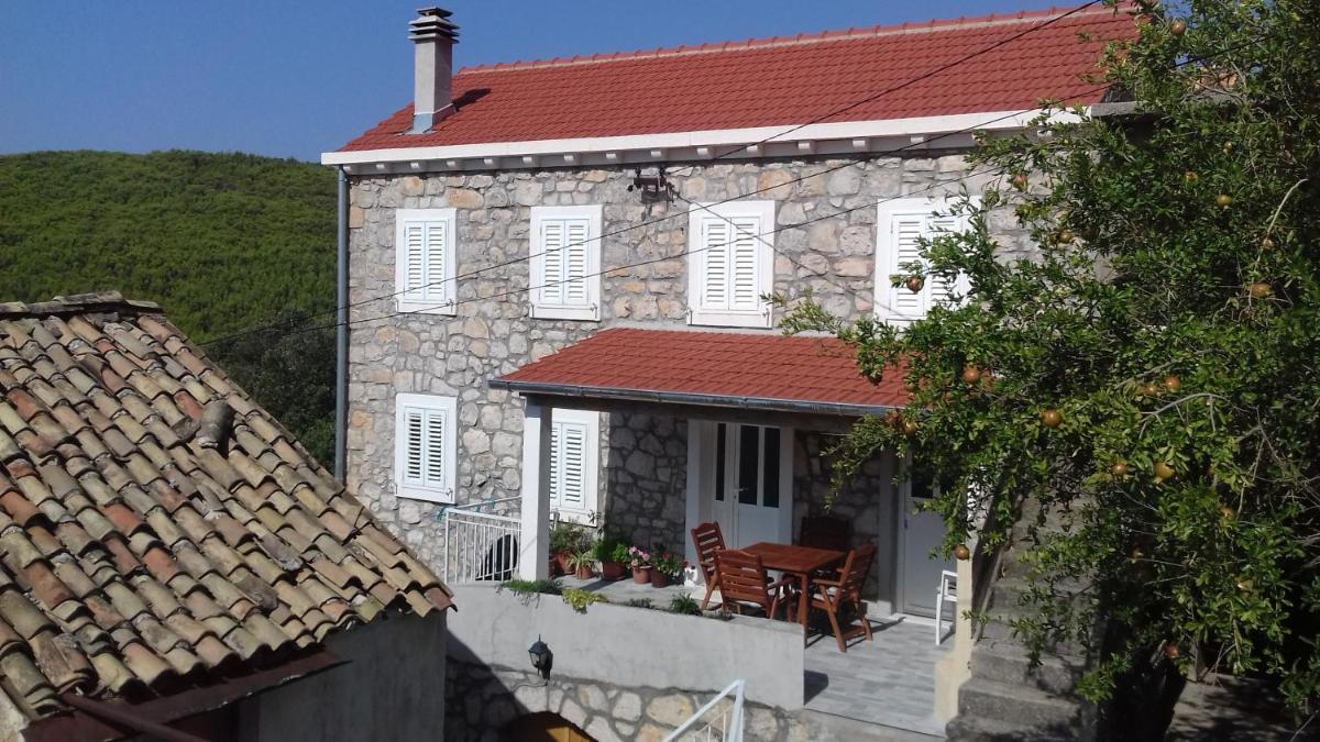 Mediterranean stone house - Housity