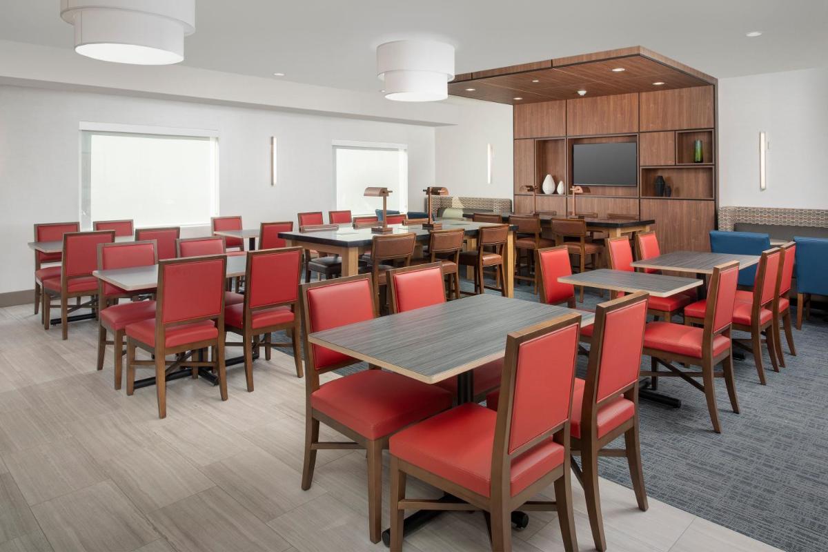 Holiday Inn Express Puyallup by IHG - Housity