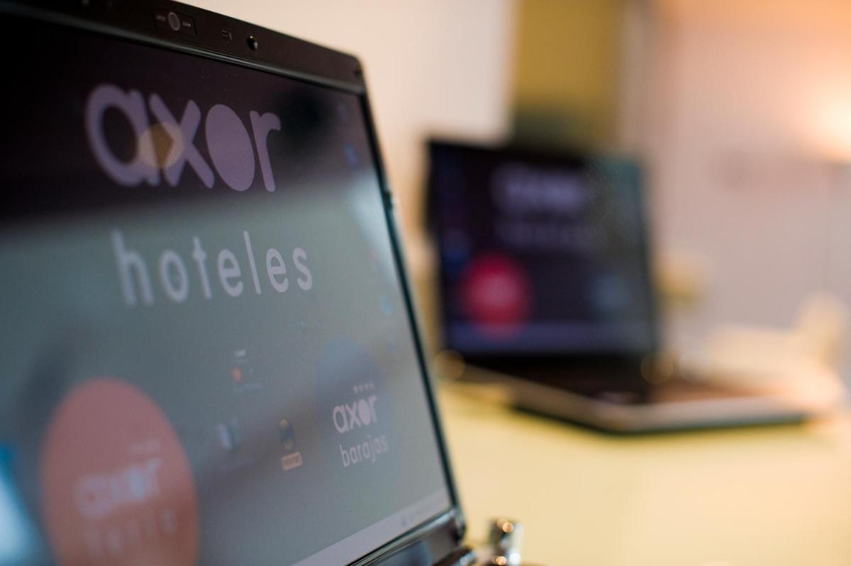 Una televisión o centro de entretenimiento en Axor Feria