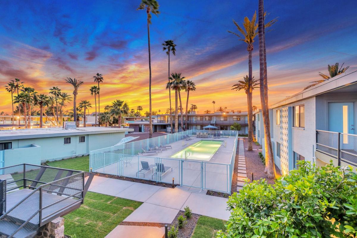 Modern Contemporary OT Scottsdale with Heated Pool - Housity