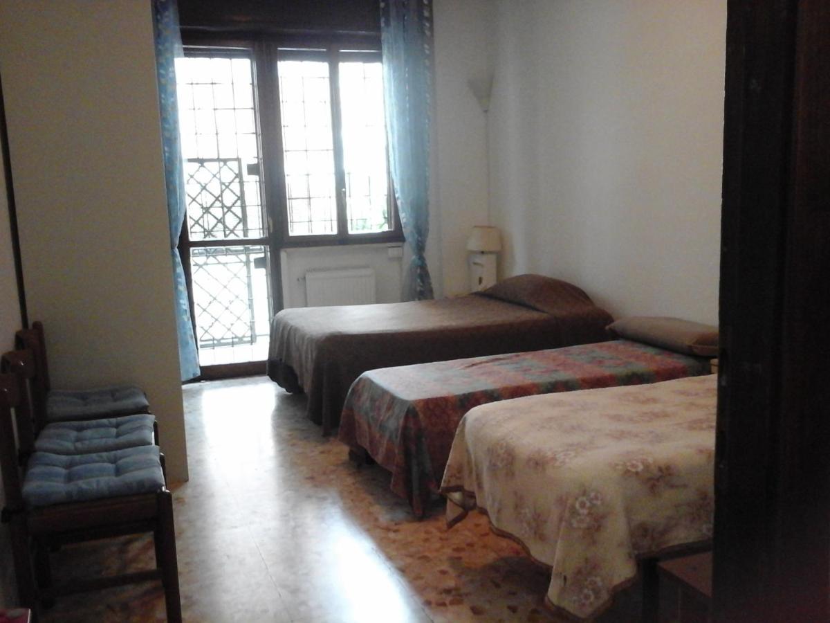 Suitetrails - B&B METRO' CENTRAL LINE - one train every 2 minutes -only wc in the rooms - reg Lazio 11644