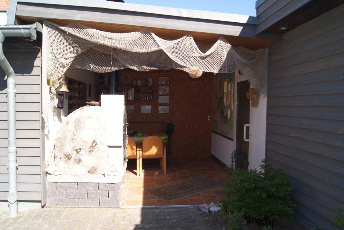 FeWo Juerss Strandstrasse Bernstein - Housity