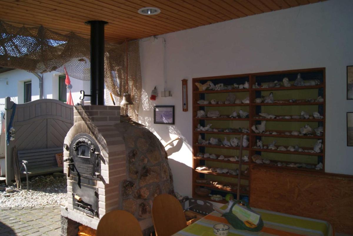 FeWo Juerss Strandstrasse Bernstein - Housity