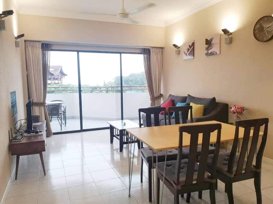 PoolView Resort Batu Ferringhi 502 - 2 Rooms - Housity