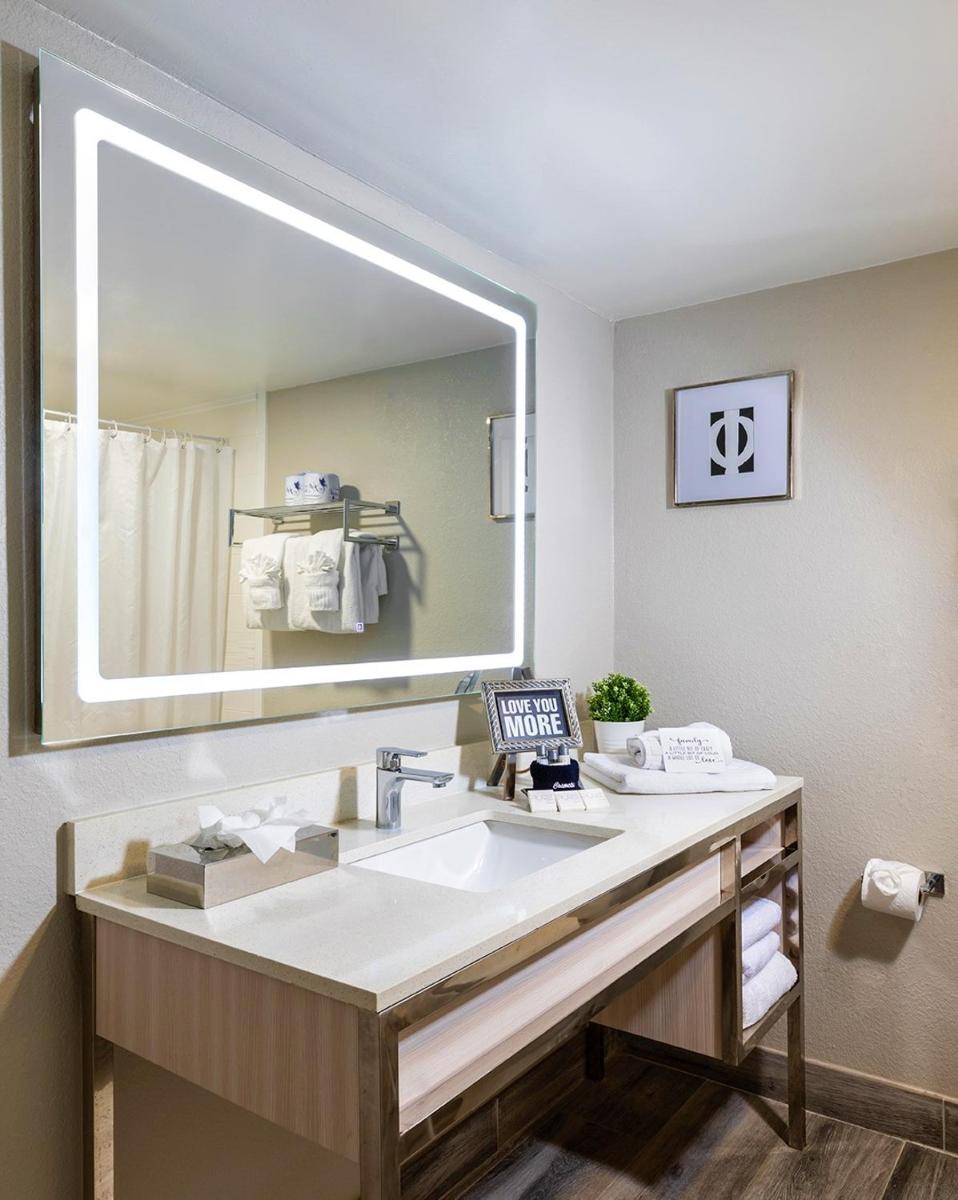 Palazzo Lakeside Hotel - Housity