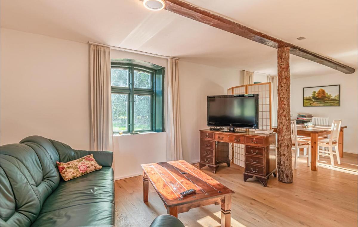 Gorgeous Home In Süderheistedt - Housity
