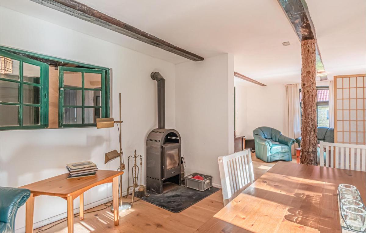 Gorgeous Home In Süderheistedt - Housity