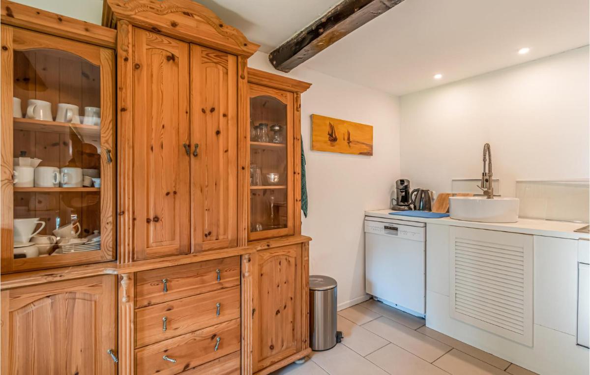 Gorgeous Home In Süderheistedt - Housity