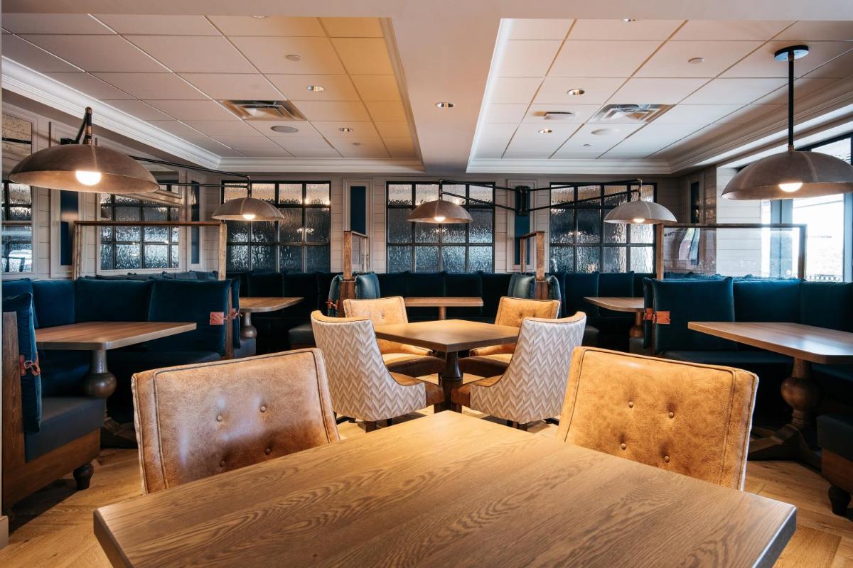 St James Hotel - Housity