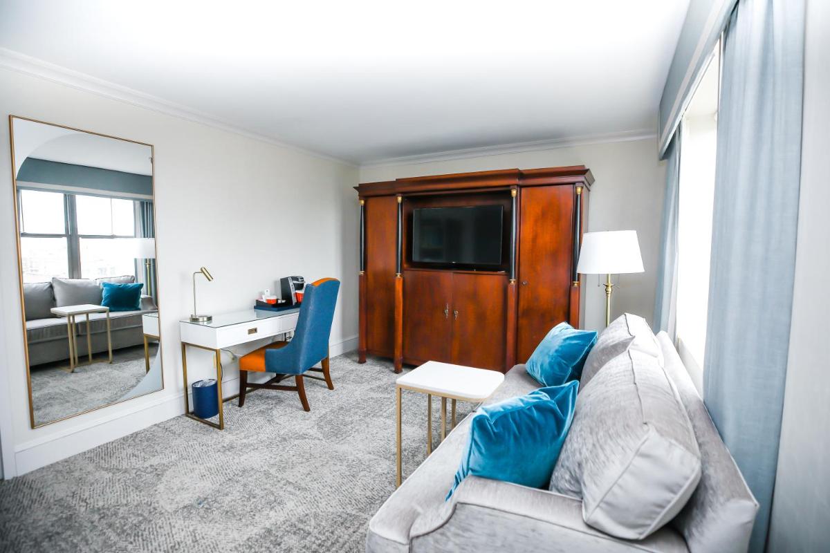 Dunhill Hotel - Hizvo