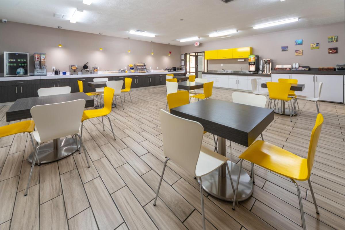 BridgePointe Inn & Suites by BPhotels, Council Bluffs, Omaha Area - Housity