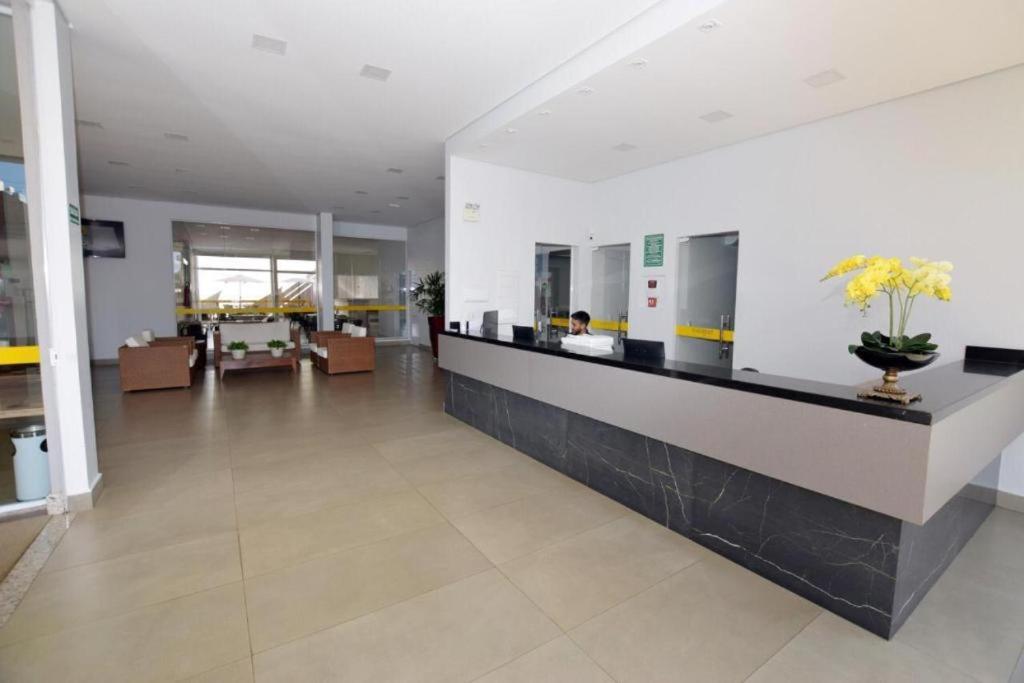 410 Everest Flat Service - Housity