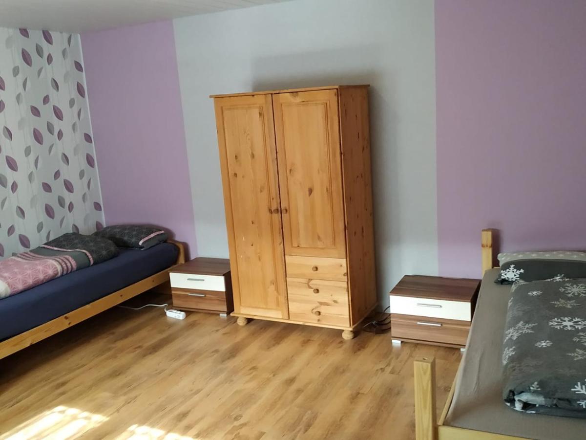 Ferienwohnung Frechenhausen - Marburg Biedenkopf mit 5 Zimmer - 2 Küchen - 2 Bad - Housity