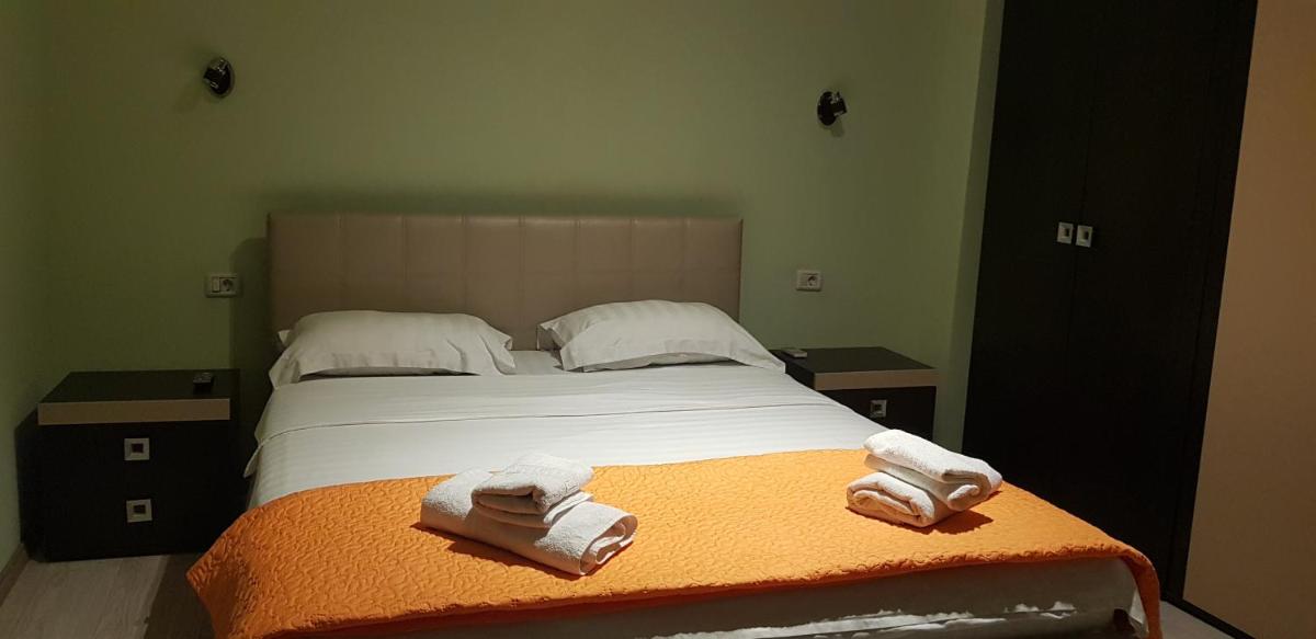 Anca's Guest House - Housity