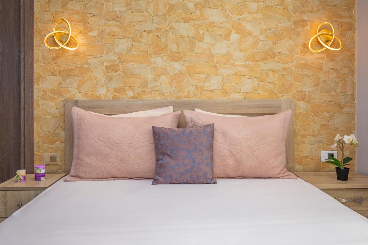 4. Sea view luxury suite for 4 in Rhodes centre! - Housity