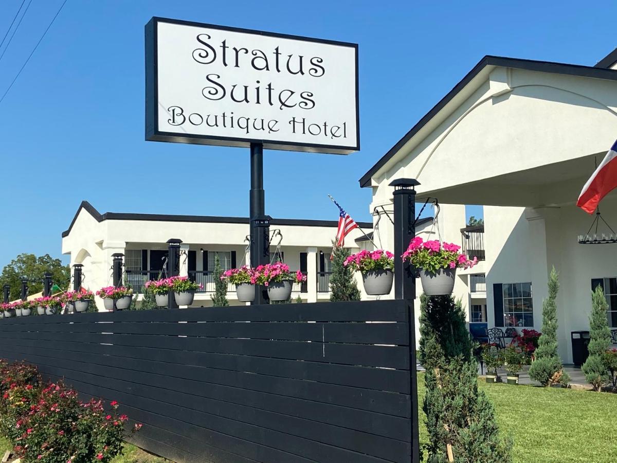 Stratus Suites Boutique Hotel - Housity