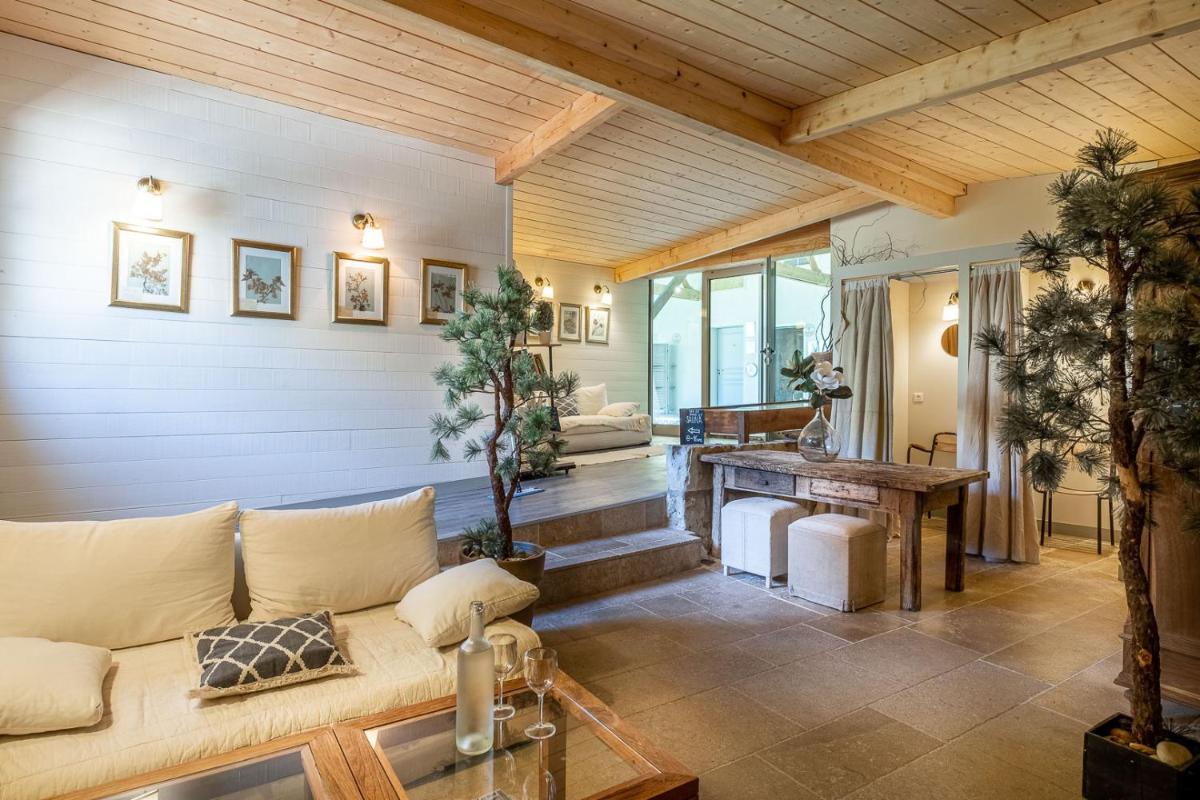 Coin salon dans l'établissement La Marine de Loire Hôtel & Spa
