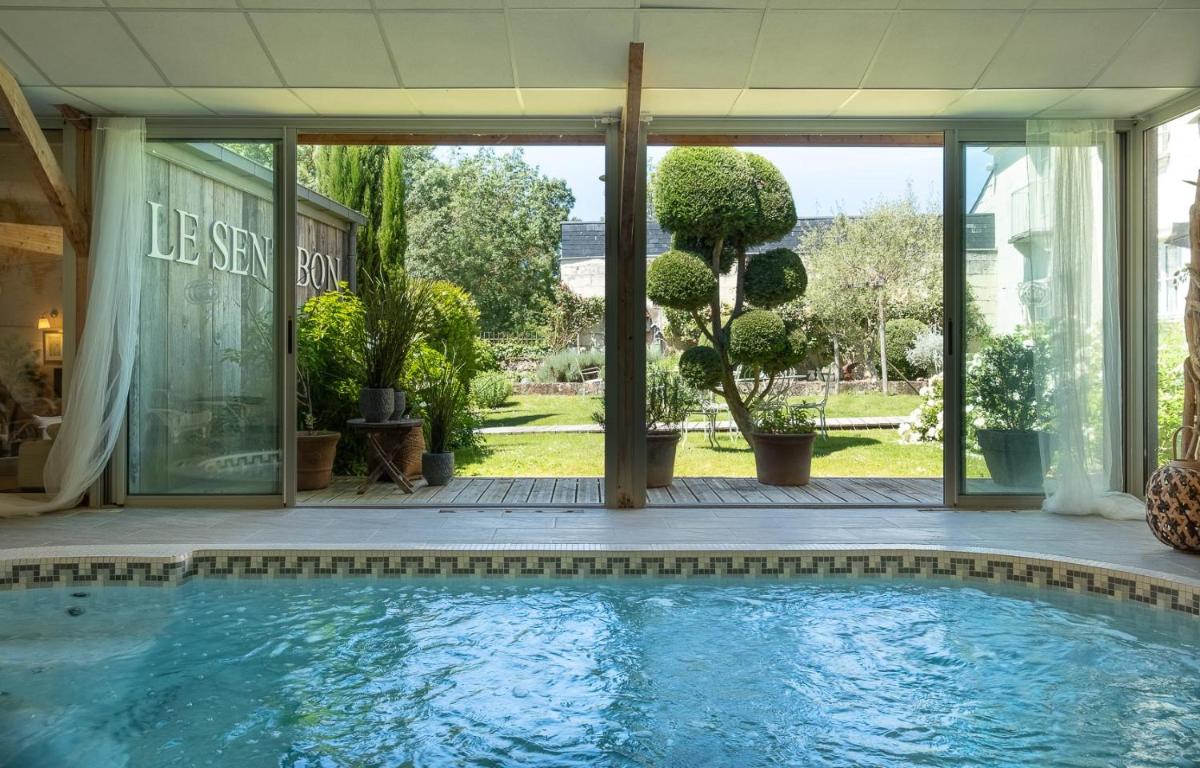 Piscine de l'établissement La Marine de Loire Hôtel & Spa ou située à proximité