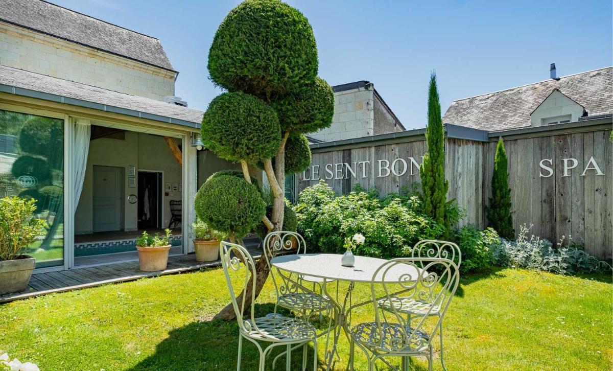 Jardin de l'établissement La Marine de Loire Hôtel & Spa