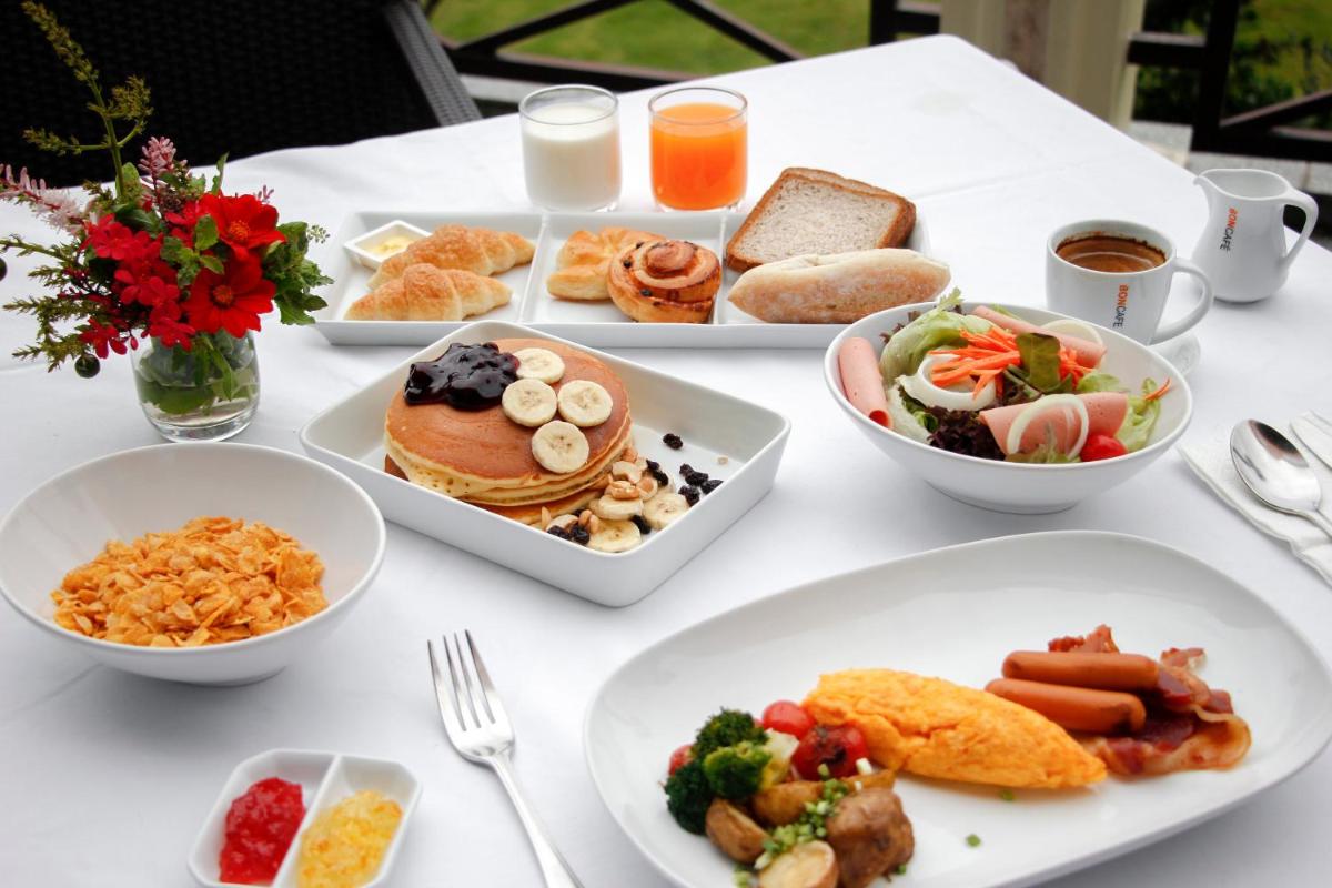Centara Riverside Hotel Chiang Mai - Housity
