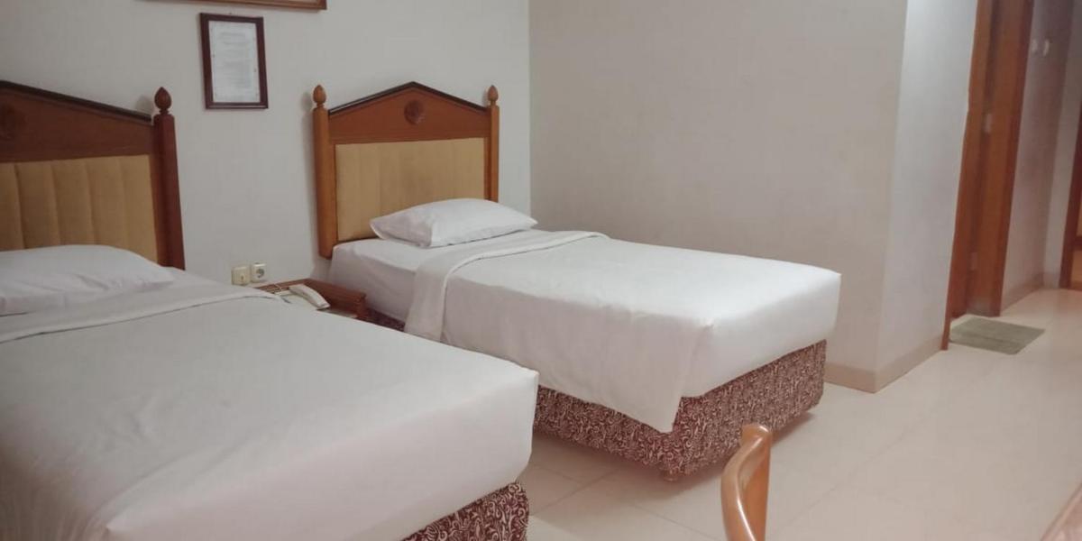 Hotel Yehezkiel Surapati Mitra RedDoorz - Housity