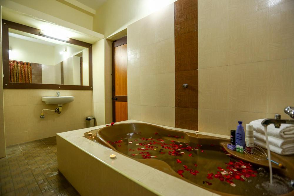 Hotel Abi's Inn - Housity