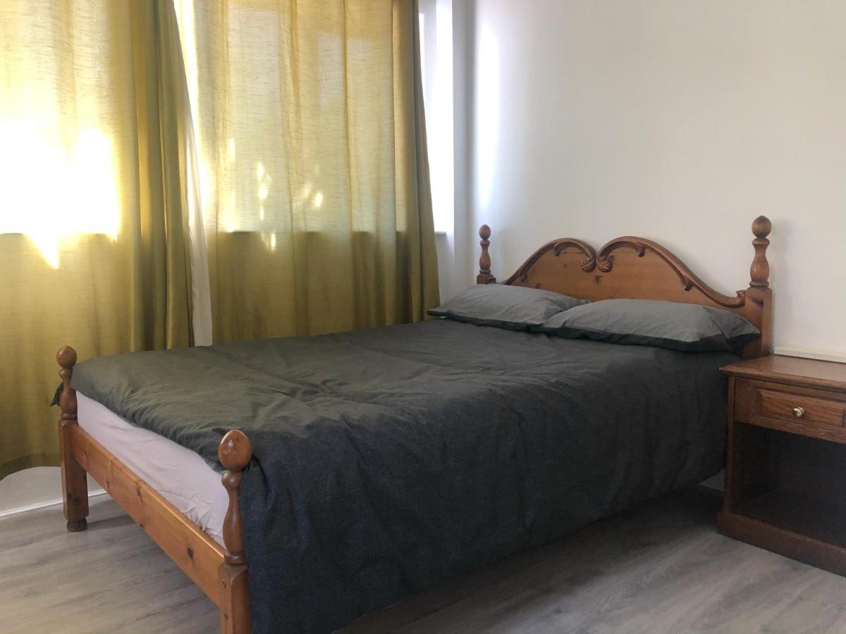 Double Room with Private Bathroom in a 2-bedrooms house - Housity