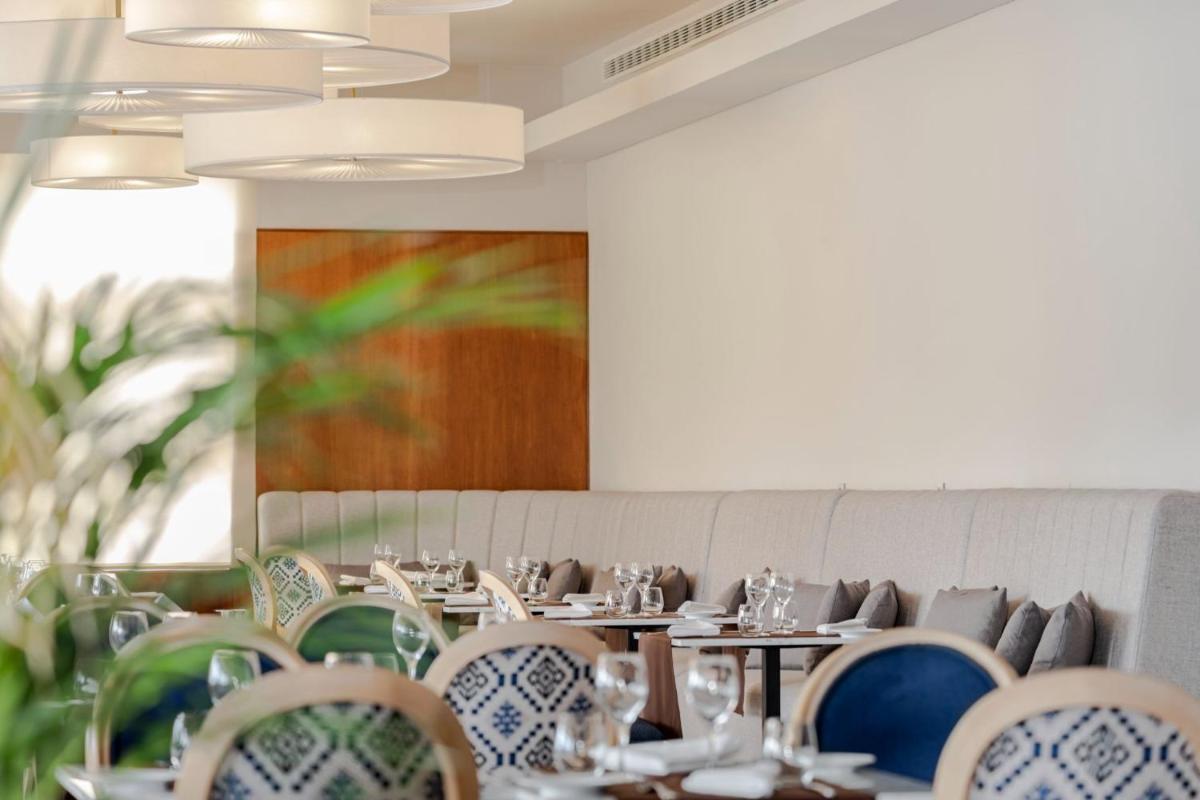 Uma área de estar em Terceira Mar Hotel