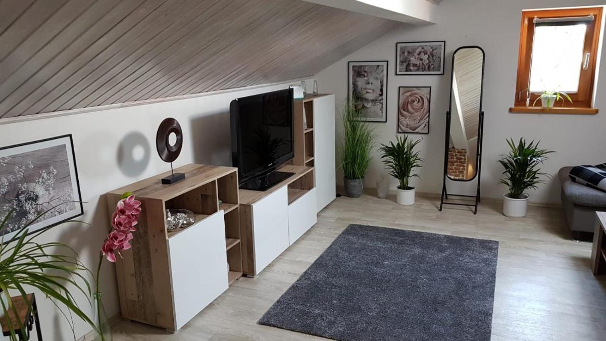 Kleine gemütliche Mansardenwohnung im Südosten Münchens - Housity