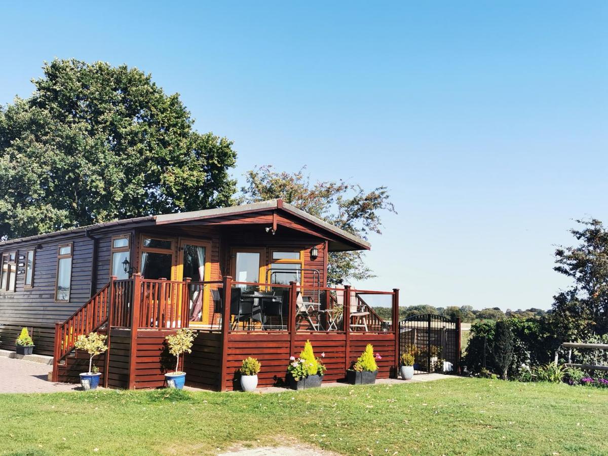 Bend in the River Lodge - Housity