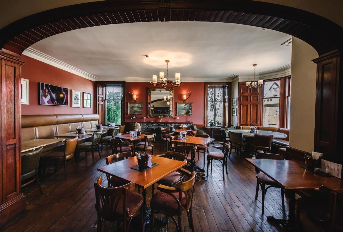 Boat Country Inn and Restaurant - Housity
