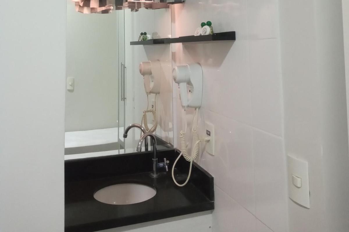 Compacto Hotel - Housity