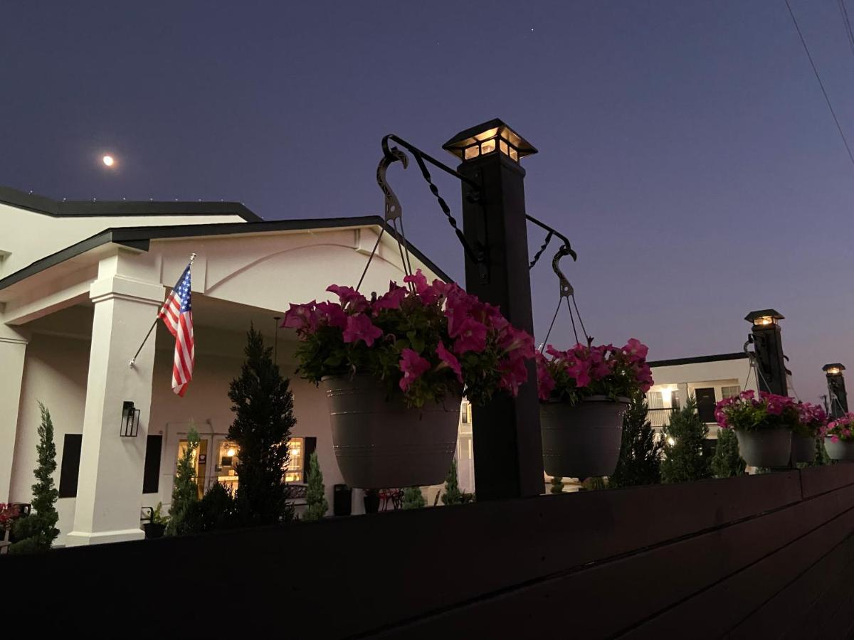 Stratus Suites Boutique Hotel - Housity