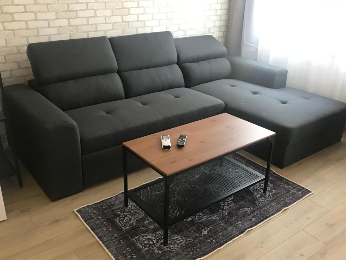 Golden eye apartment, city center, wi-fi, Burgas Free University - Housity