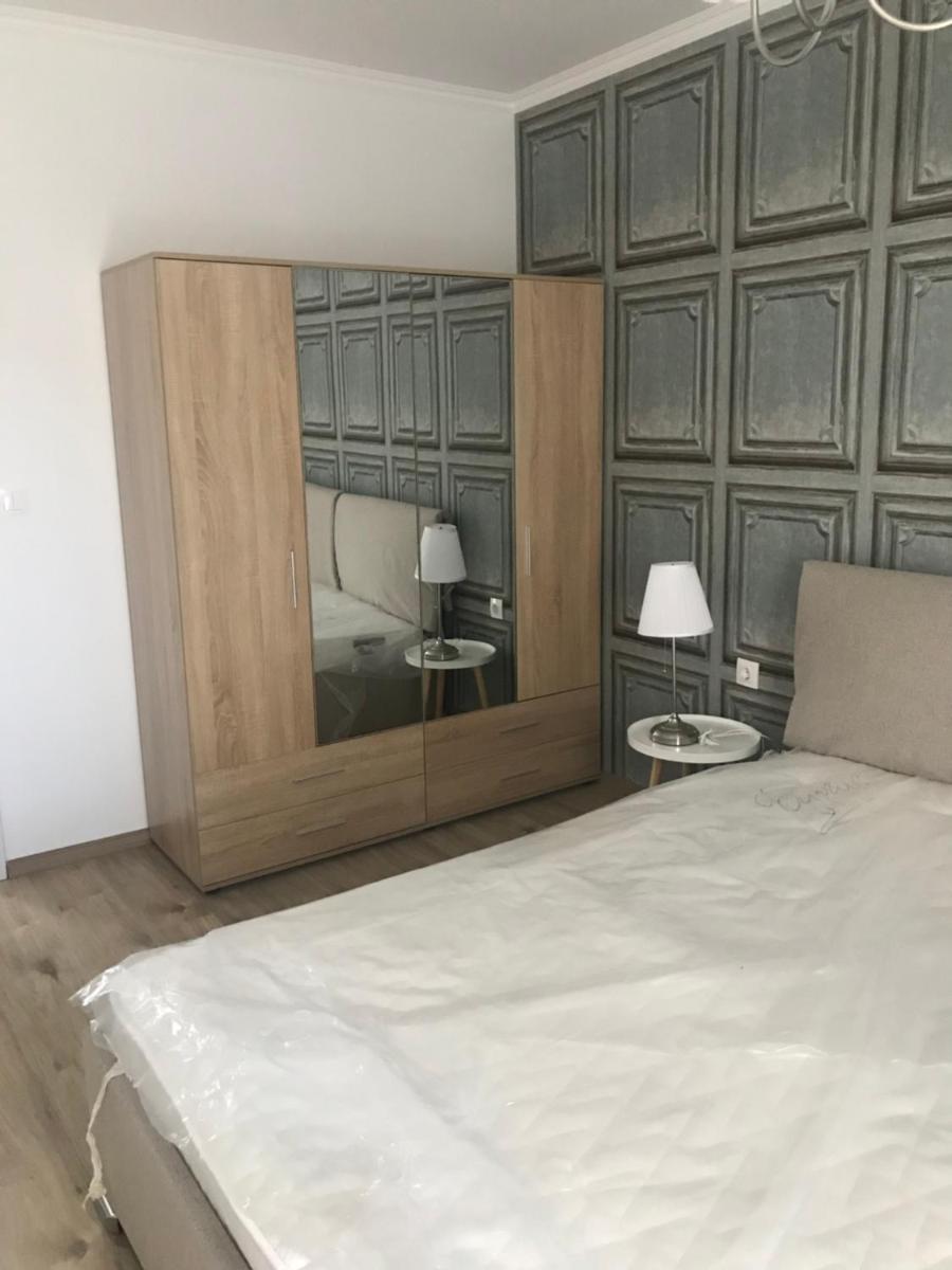 Golden eye apartment, city center, wi-fi, Burgas Free University - Housity