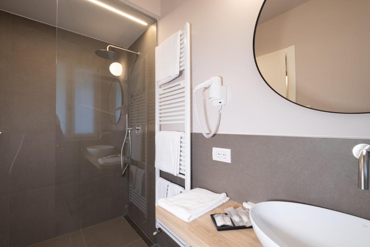 Zeta T Rooms - Housity