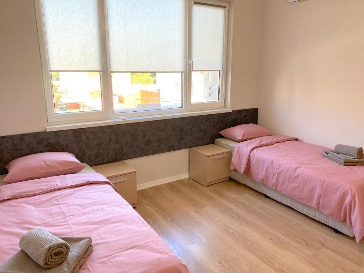 Top Centre Zara Apartment - Housity
