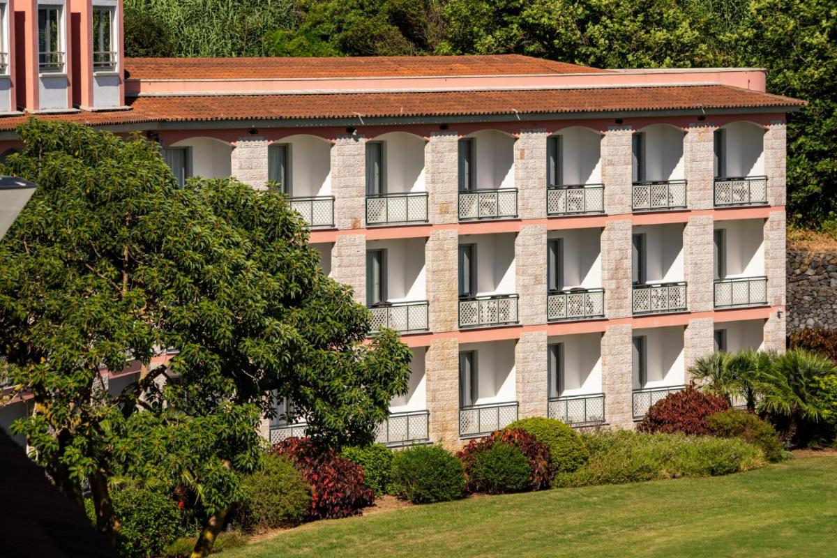Um jardim no exterior de Terceira Mar Hotel