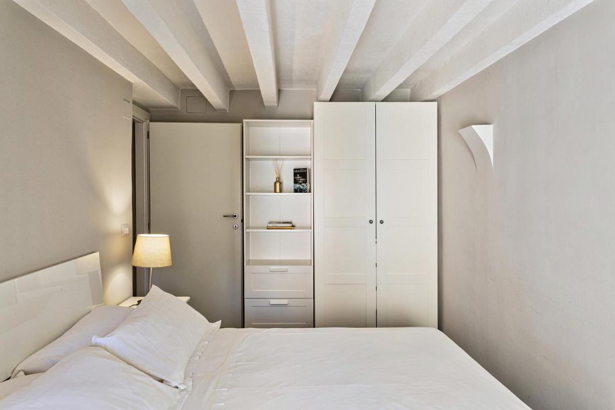 Suitetrails - Boutique Apartment in Via Roma by Wonderful Italy