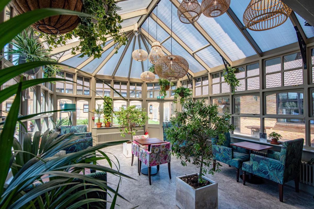 Dragonfly Hotel Peterborough - Housity