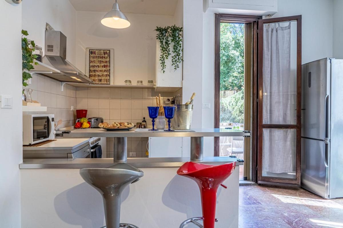 Suitetrails - Cozy Roman Apartment with parking