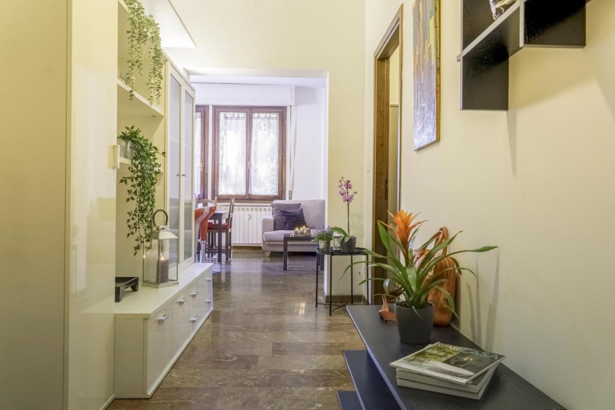 Suitetrails - Cozy Roman Apartment with parking