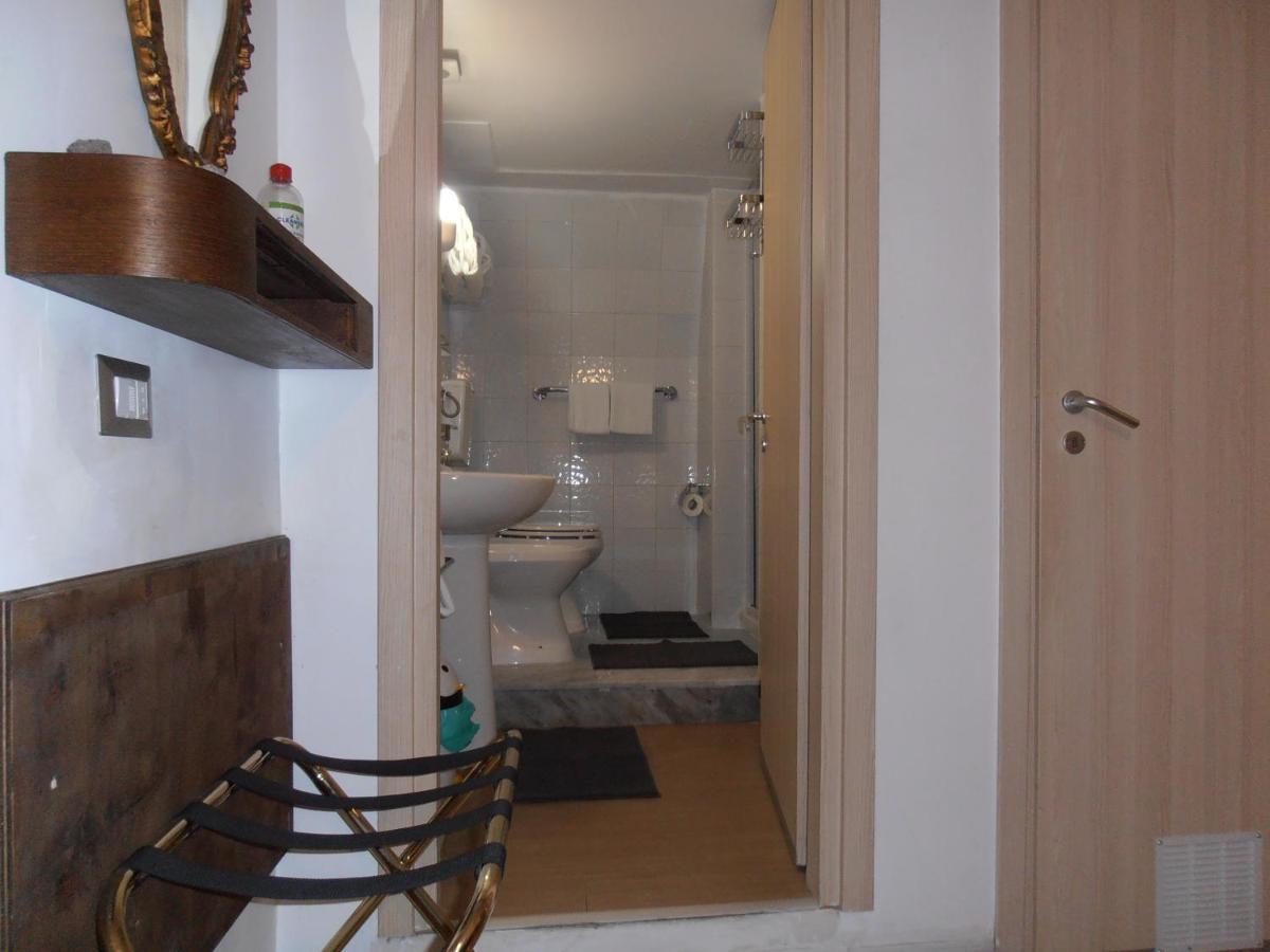 Suitetrails - La Residenza Napoli Chiaia short let Apartment Superior Via Chiaia 82