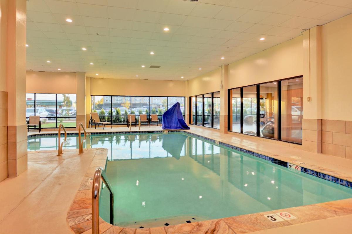 Holiday Inn - Salem, an IHG Hotel - Housity