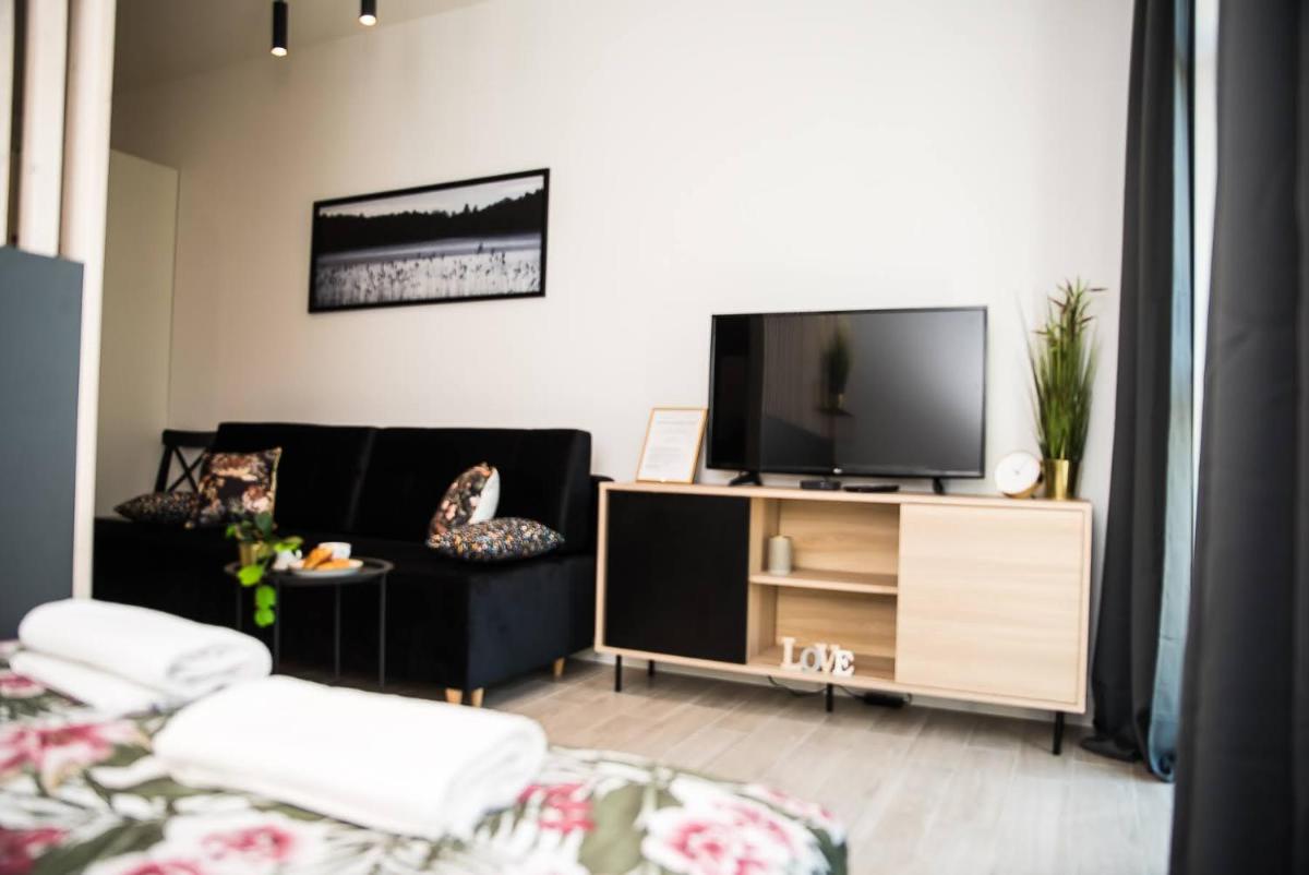 EASY RENT Apartments - BUSINESS CENTER 41 - Housity
